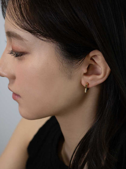 ピアス見えイヤリング｜Zero Touch Vertical Cubic